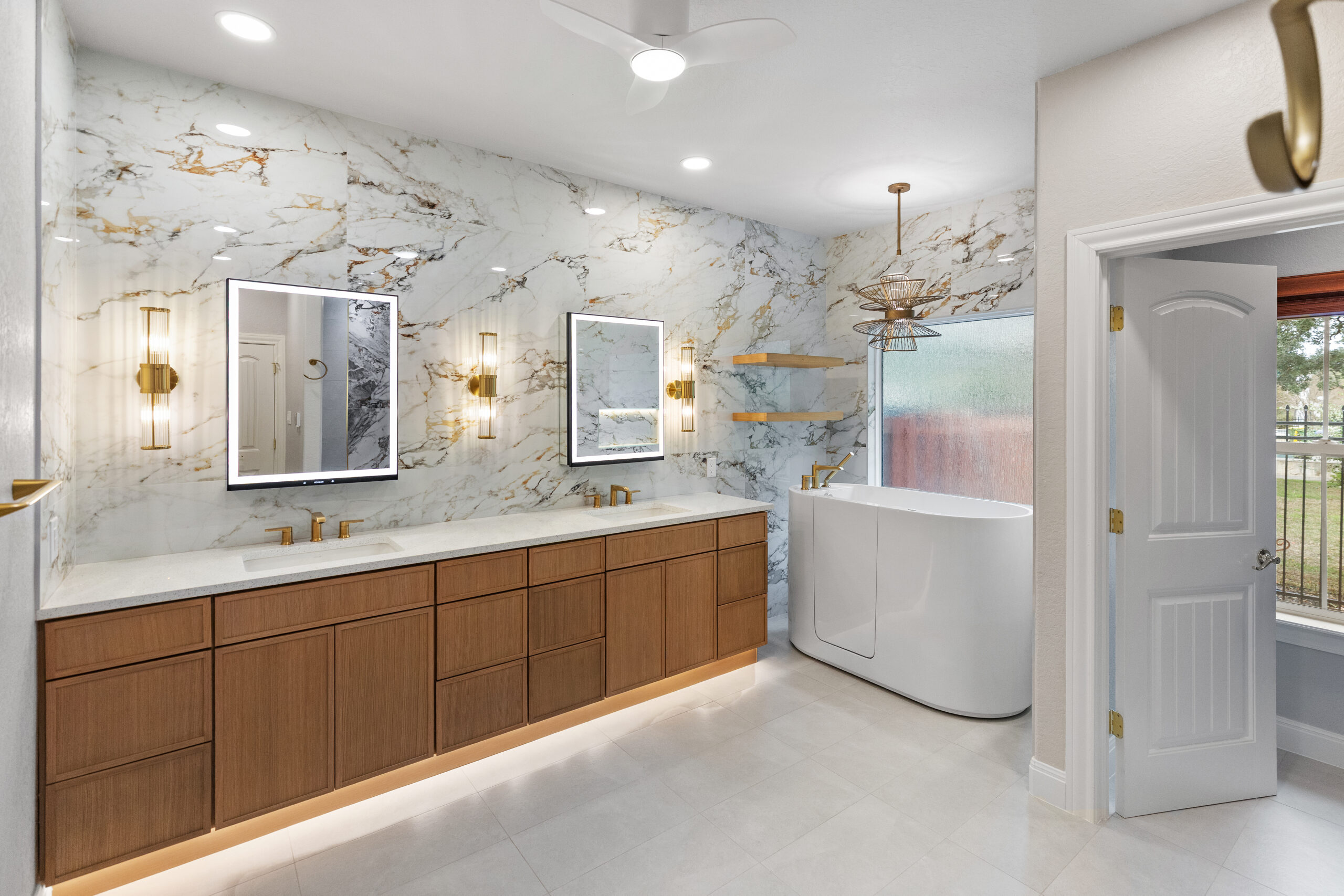 Modern bathroom remodel company in Fair Oaks Ranch Texas