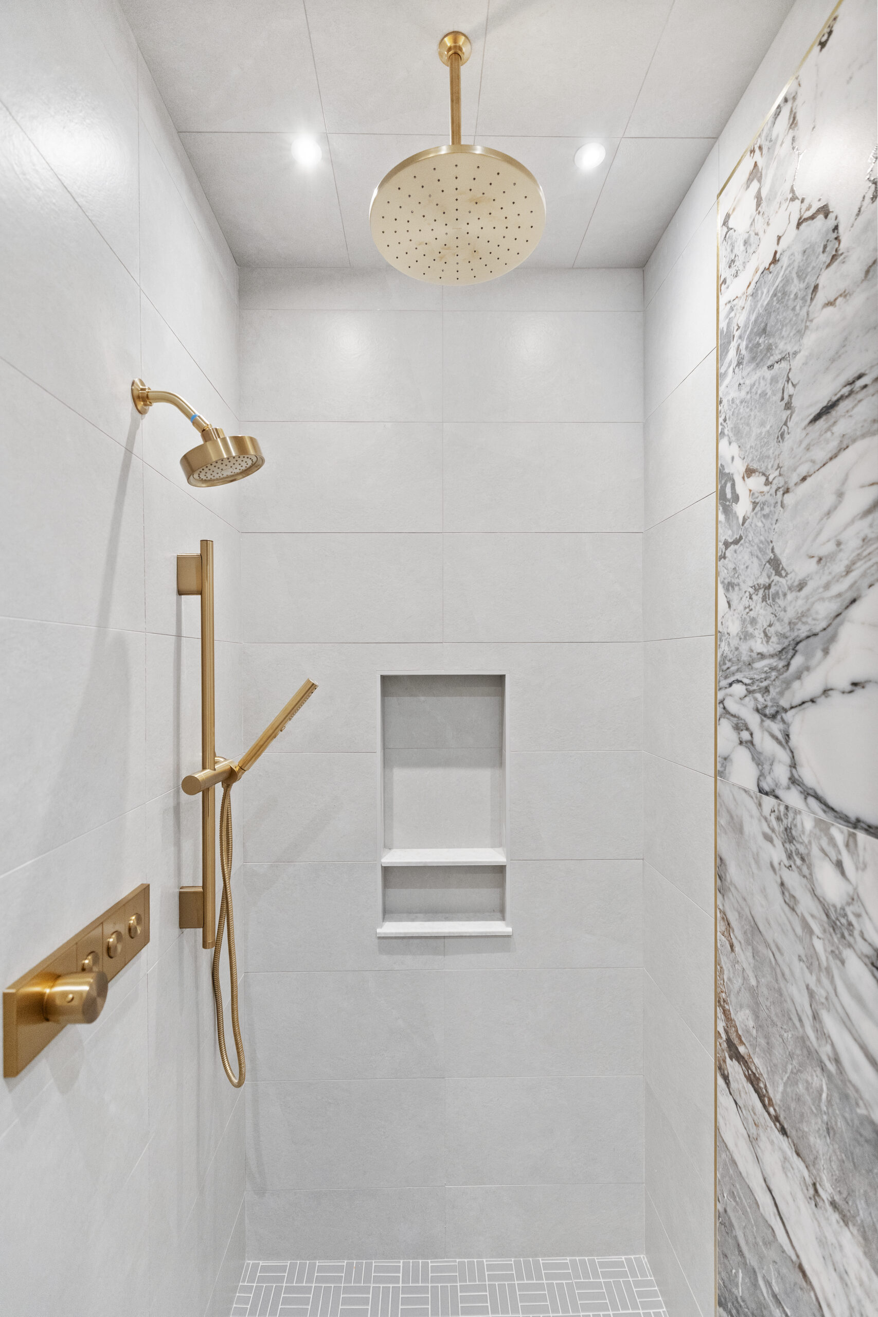 Modern bathroom remodel company in Fair Oaks Ranch Texas