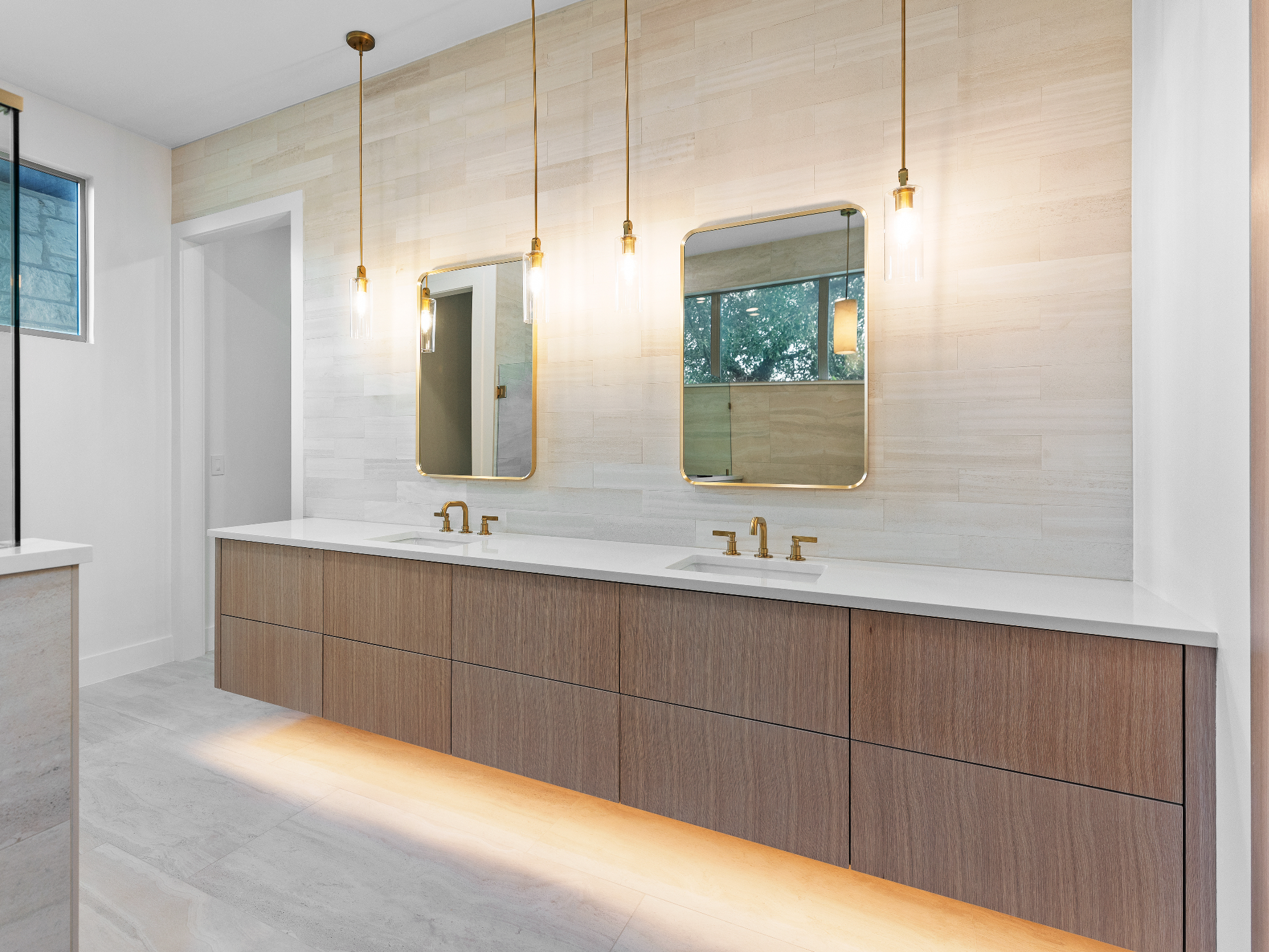 Modern bathroom remodel company in Anaqua Springs Texas