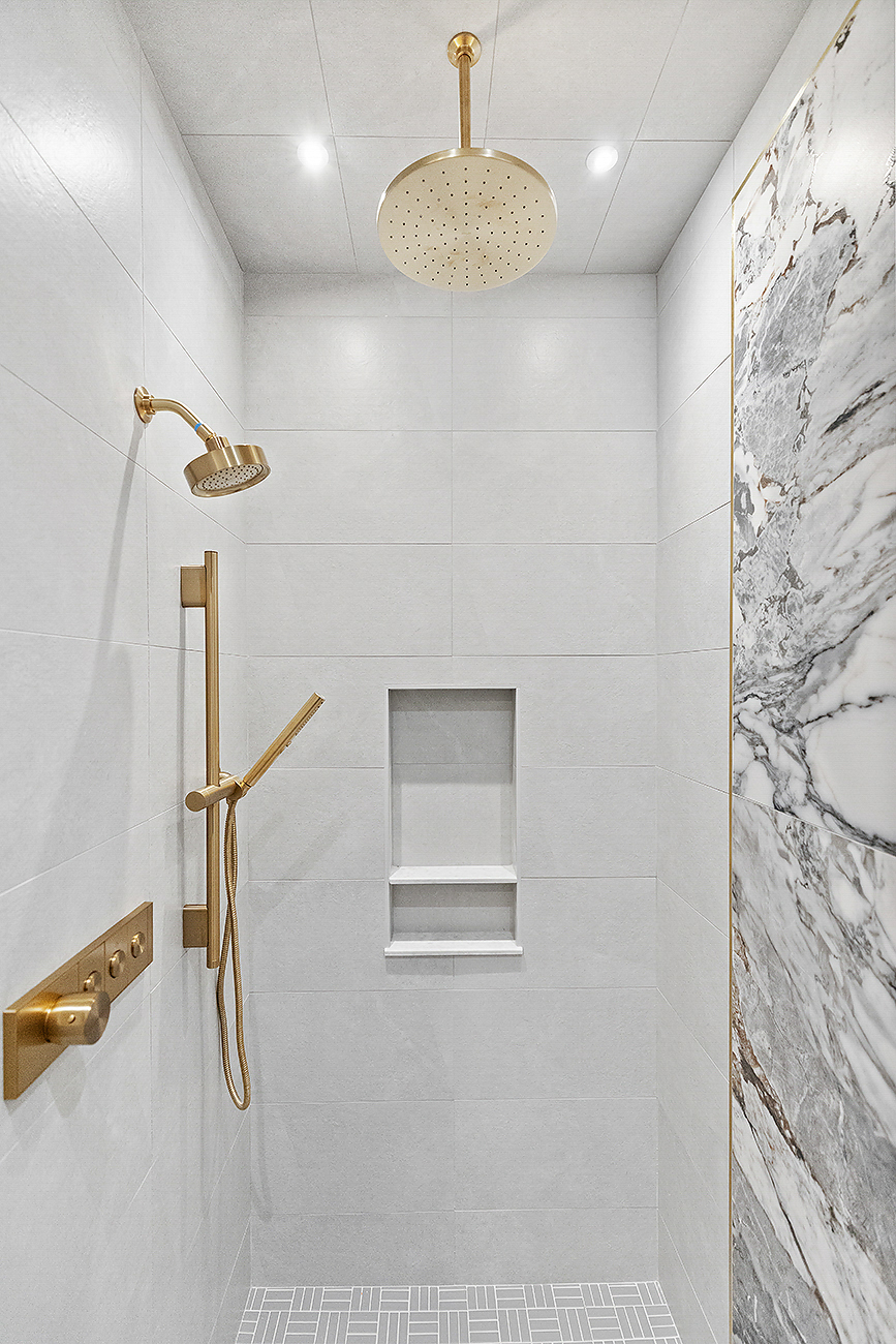 Walk-in shower in a newly built San Antonio home