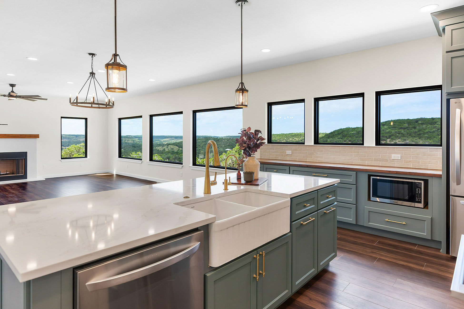 Custom kitchen with island in a New Braunfels new build